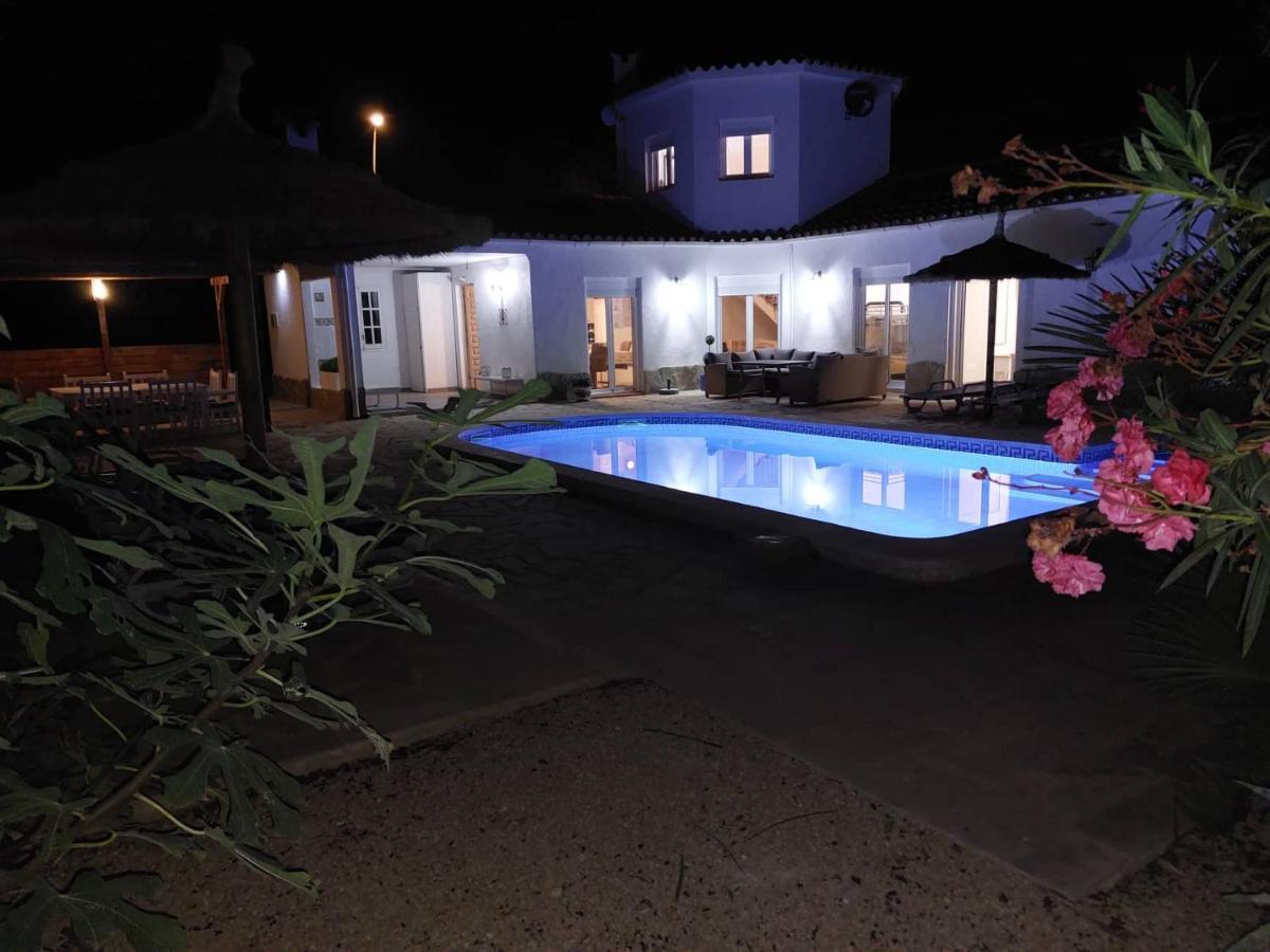 Villa Voor 8 Personen Met Zwembad カラファット エクステリア 写真