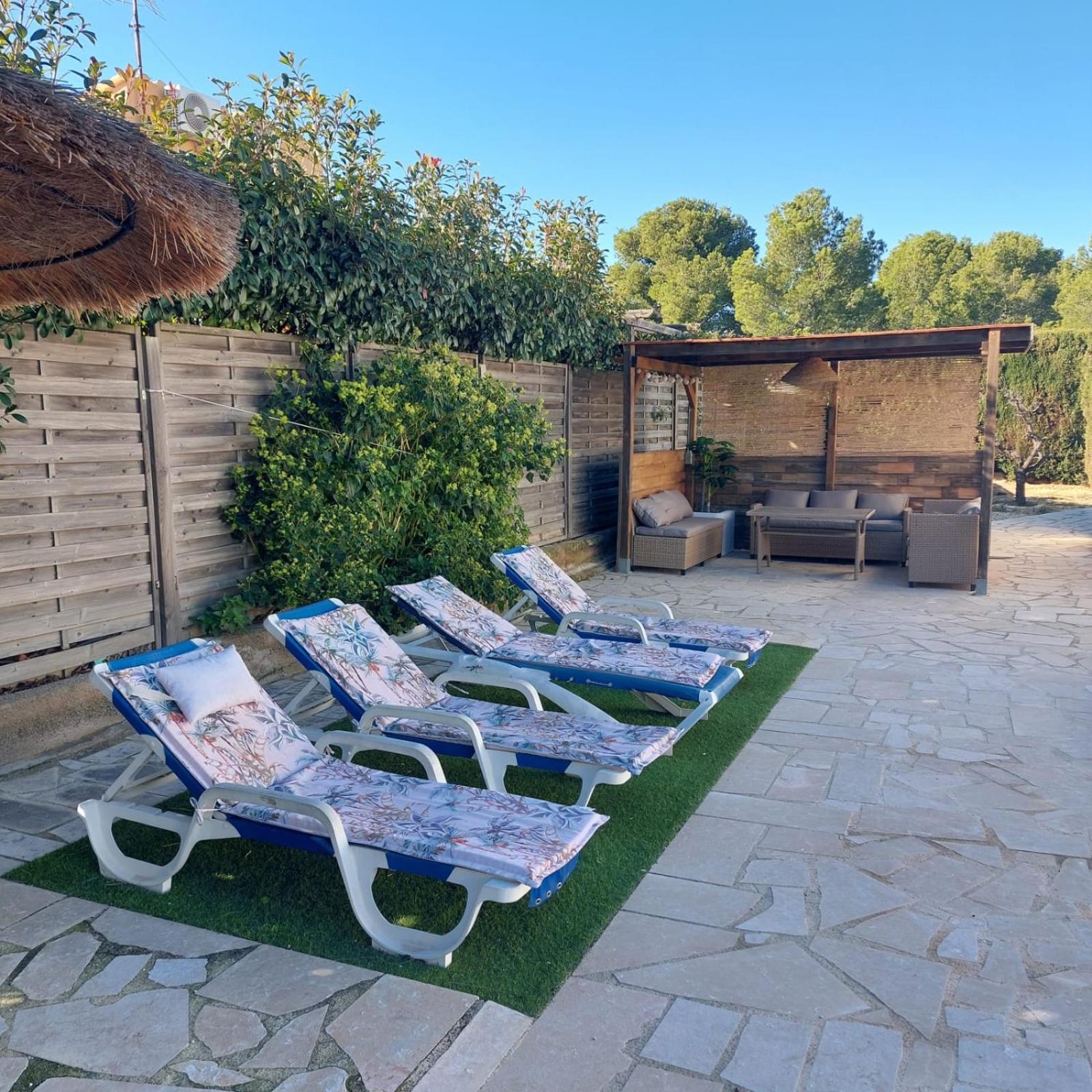 Villa Voor 8 Personen Met Zwembad カラファット エクステリア 写真